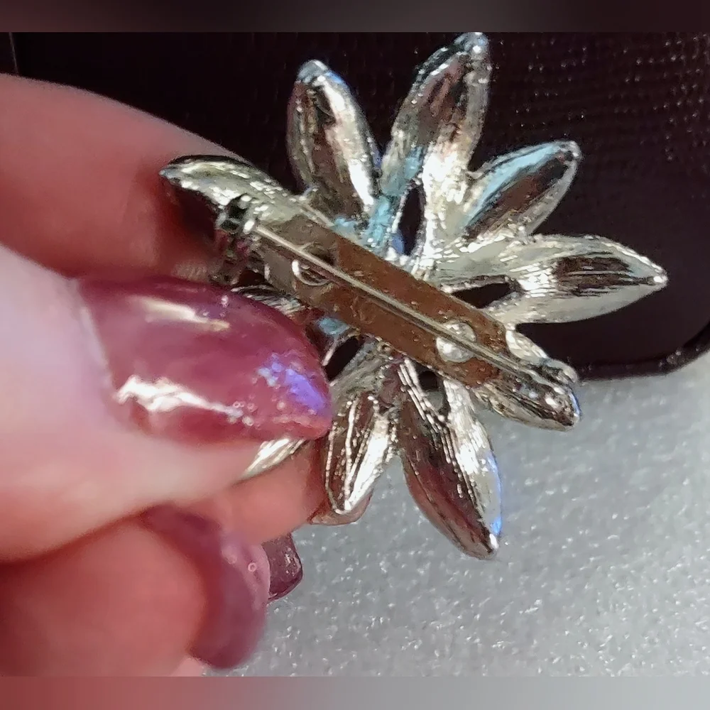 Vintage Rhinestone Snowflake Brooch - Picture 4 of 7